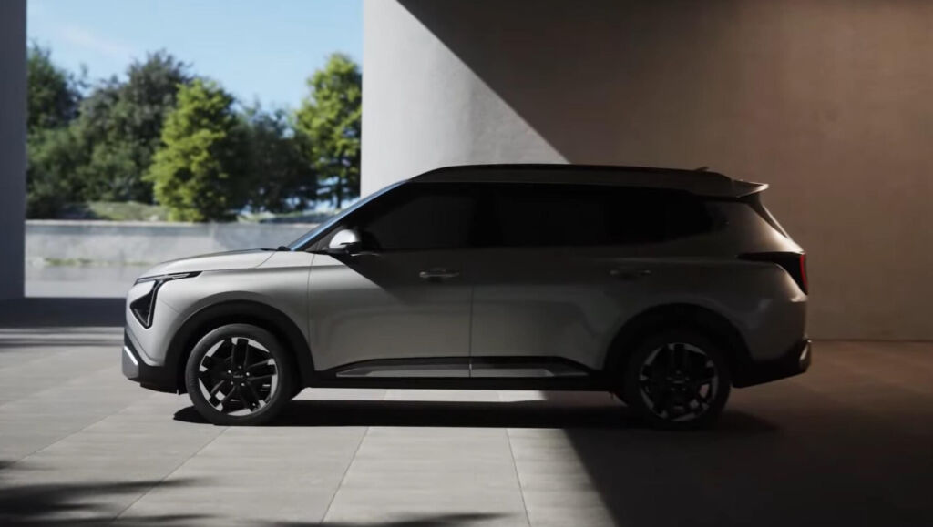 kia carens clavis under the sunlight