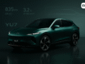 Xiaomi YU7 electric SUV in Emerald Green under studio lights with futuristic design and performance highlights.