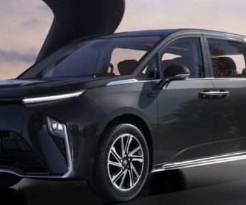 Front-side view of the upcoming MG M9 electric MPV in black with sleek LED headlamps and dual-tone design.